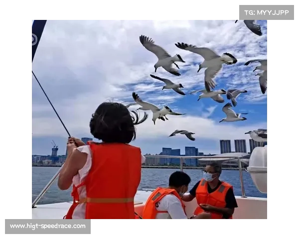 海洋保护组织抗议游艇燃油泄漏对潜水赛区生态环境的严重威胁 海洋保护组织抗议游艇燃油泄漏对潜水赛区生态环境的严重威胁